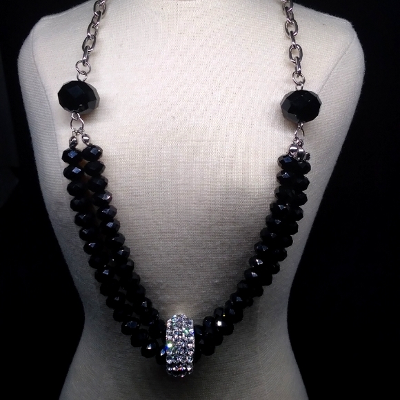 Elegant Black Bead Necklace with Crystal Pendant - Picture 1 of 3
